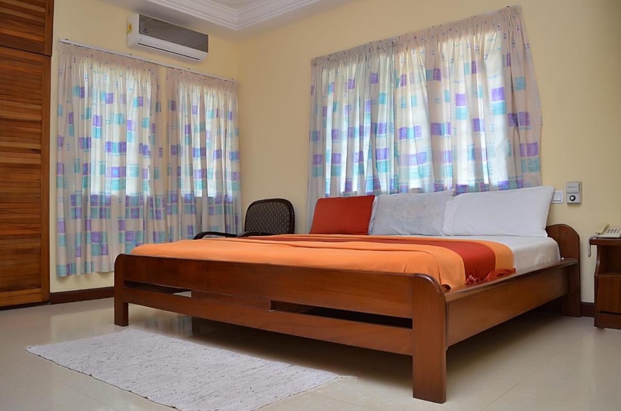 Hotel Loreto Cape Coast Exterior photo