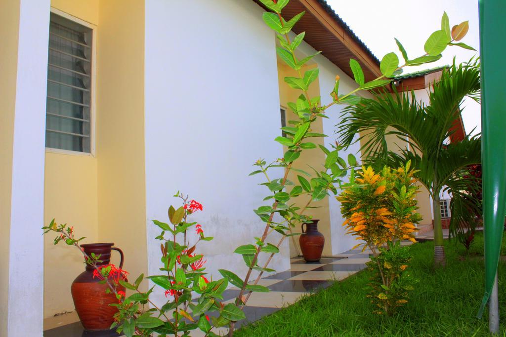 Hotel Loreto Cape Coast Exterior photo