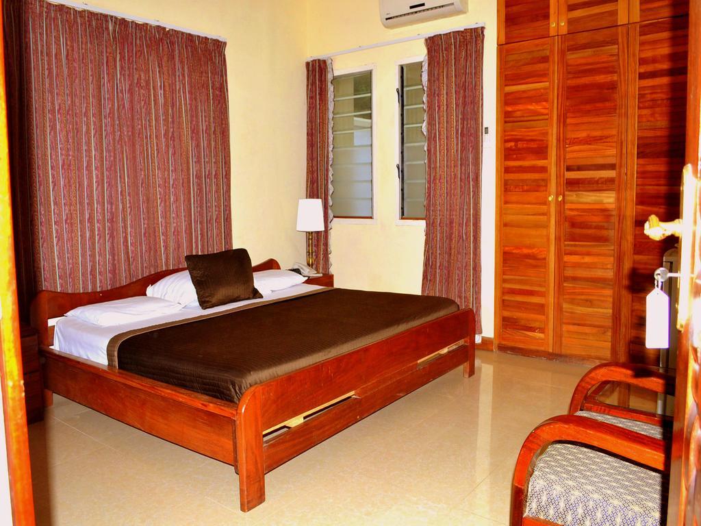 Hotel Loreto Cape Coast Exterior photo