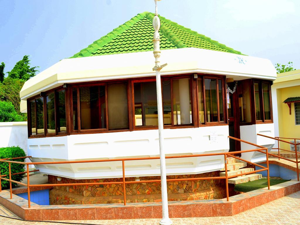 Hotel Loreto Cape Coast Exterior photo